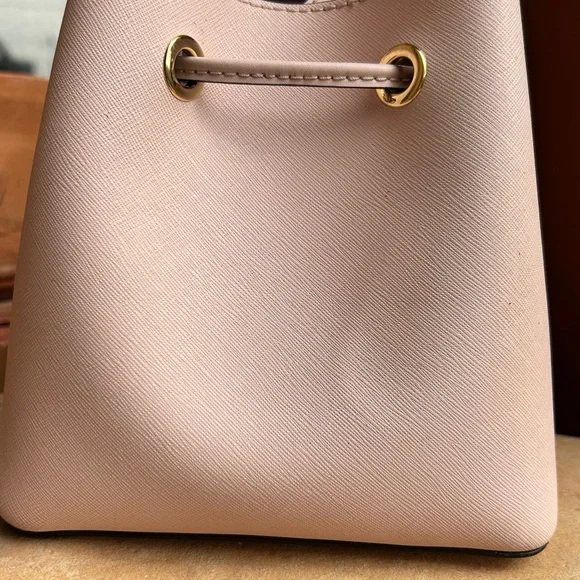 Michael Kors Cream Suri Saffaino Crossbody Bag EUC - Picture 7 of 13